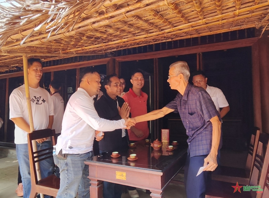 Hướng dẫn viên đặc biệt